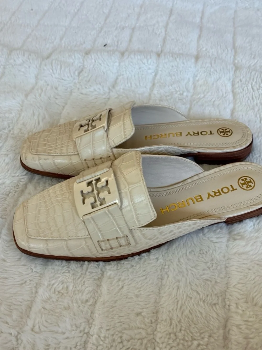 Tory Burch Cream loafers with crocodile print